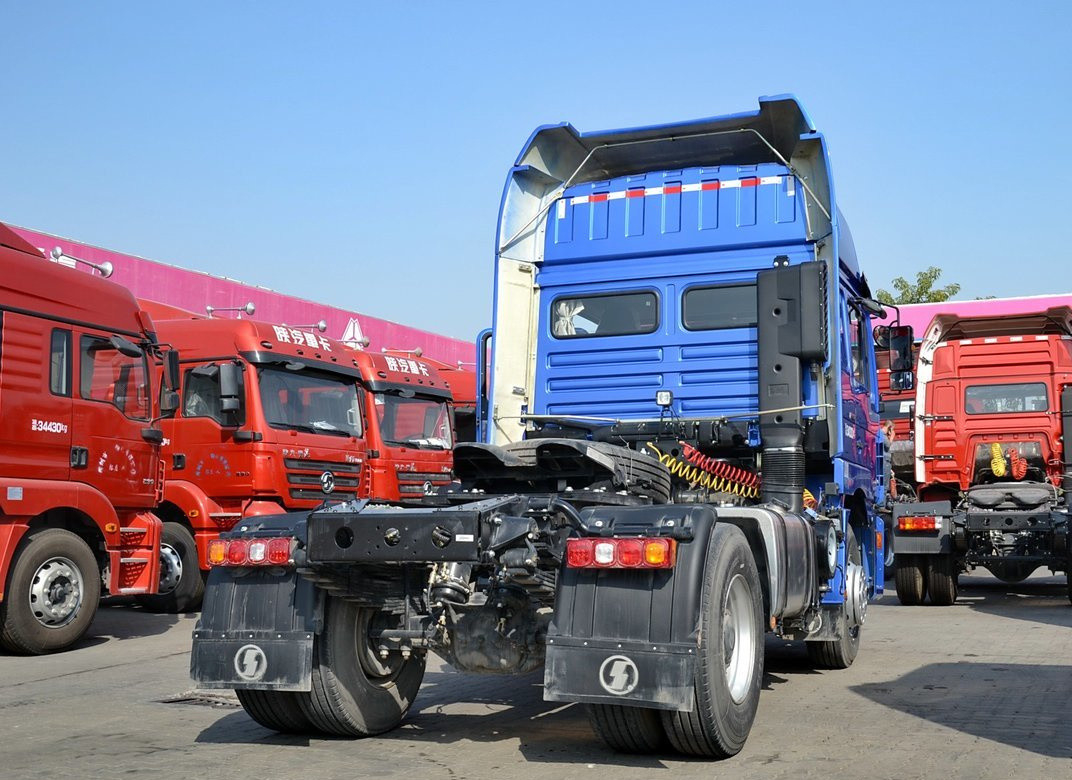 Truck Head Shacman F3000 4*2 Drive Mode Traktor Truck High Roof FAST 9-Speed Transmission