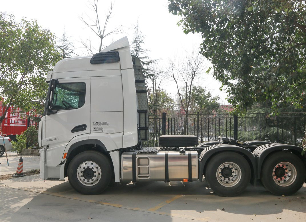 Truk Kepala Truk Putih Warna 6*4 Shacman H6000 Cummins 490hp Mesin 10 Ban Leaf Spring