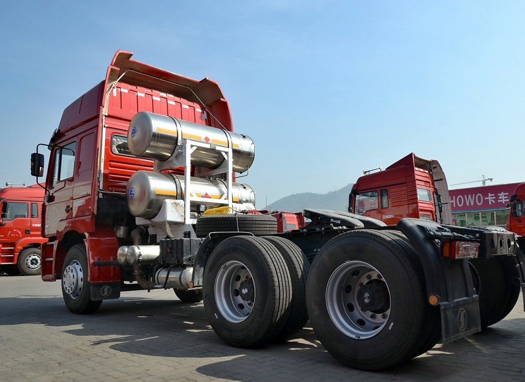Shacman Truck Head 6*4 Drive Mode Kuda Traktor LNG Tanker Gas Besar 380hp Pengangkutan Batubara