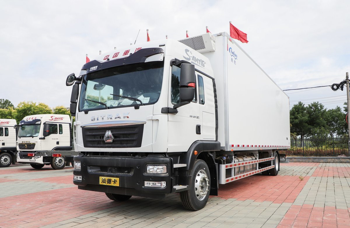 Pendinginan Kulkas Van Sinotruck 4*2 Drive Mode 9,5 Meter Panjang Kotak SITRAK 290hp