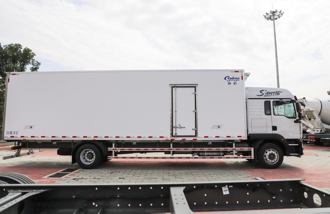 Pendinginan Kulkas Van Sinotruck 4*2 Drive Mode 9,5 Meter Panjang Kotak SITRAK 290hp