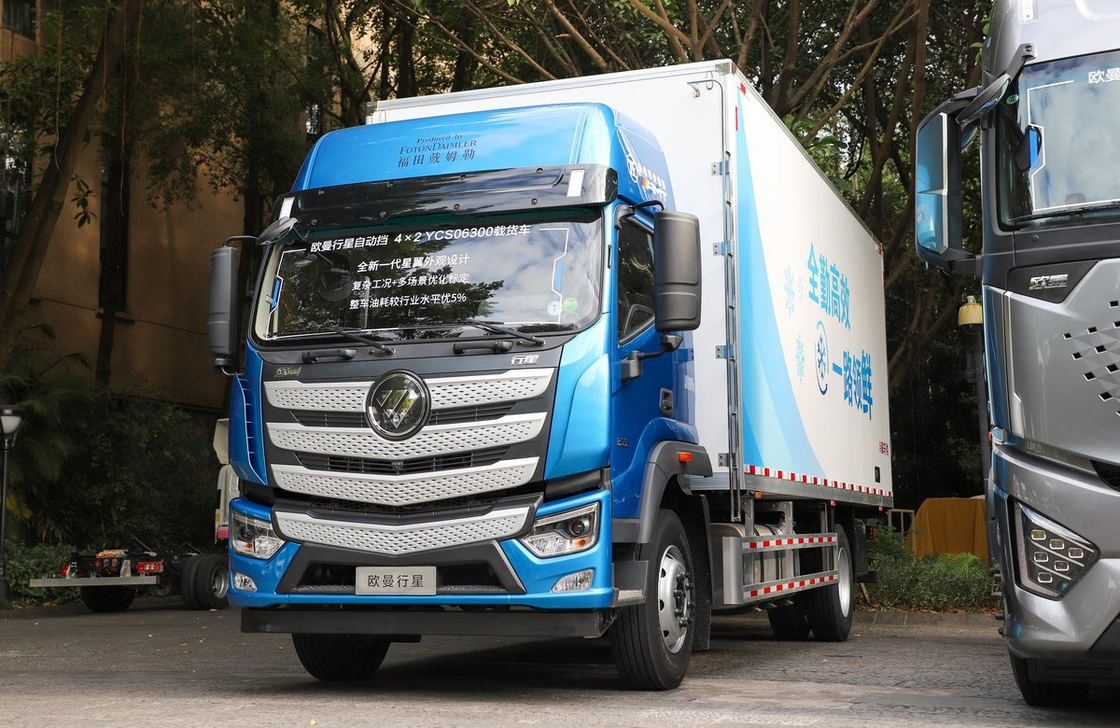 Kekuatan pendingin ukuran sedang kotak Foton Brand New Loading 10 Ton Yuchai Mesin 300hp LHD