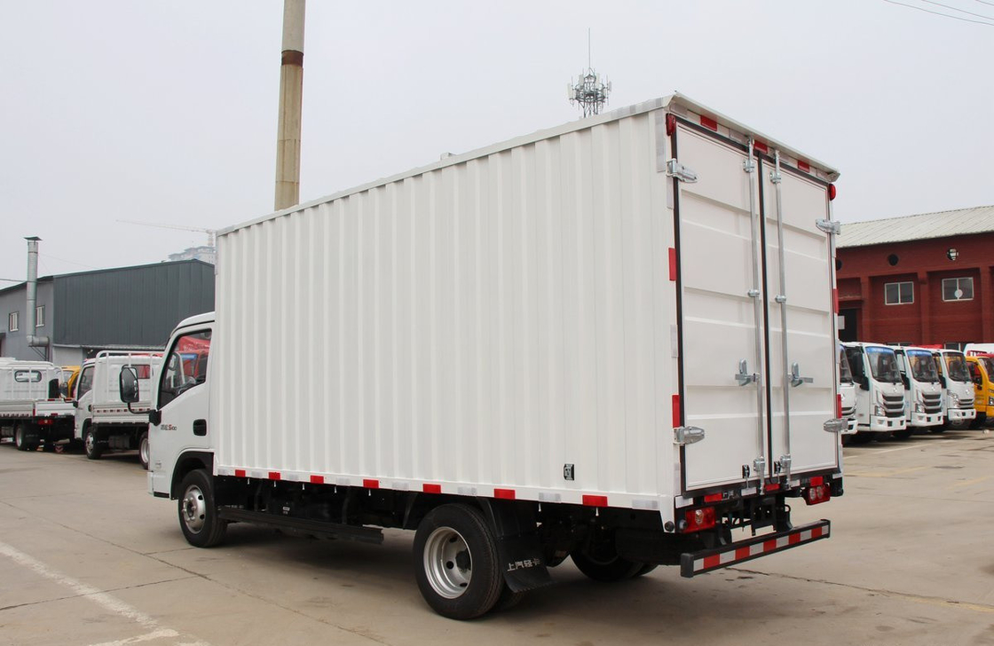 Van Cargo Truck SAIC Mini Truck 13.5m3 Box Single Cab Leaf Spring Mesin Diesel Untuk Afrika