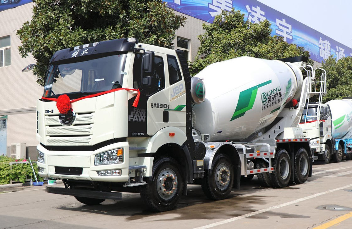 Truk Pengaduk Beton 12 Roda 8*4 Pengaduk FAW 375hp Satu kabin tidur 8 Tanker kubik