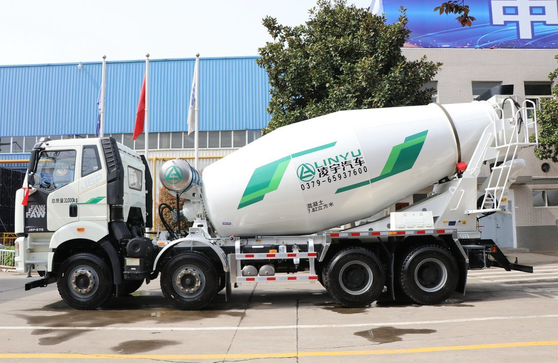 Truk Pengaduk Beton 12 Roda 8*4 Pengaduk FAW 375hp Satu kabin tidur 8 Tanker kubik