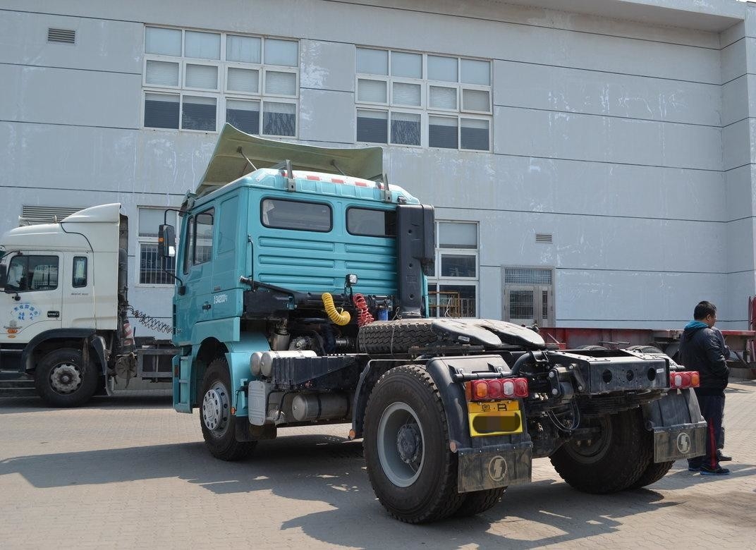 Traktor Truk 4×2 Baru Shacman Horse Head Weichai 336hp Euro 3 Emisi Single dan Half Cab