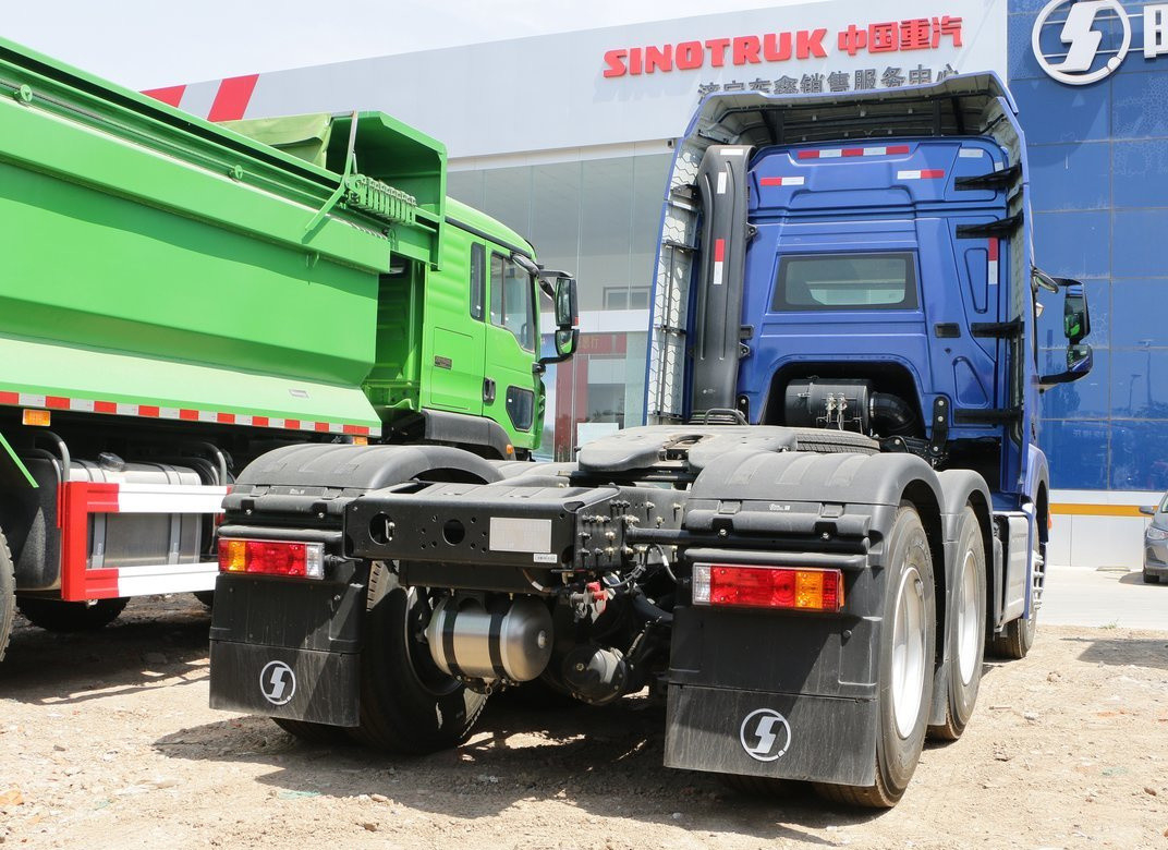 Traktor Unit Truk Biru Warna Kabin atap tinggi 480hp Shacman H6000 Prime Mover Quick Gearbox
