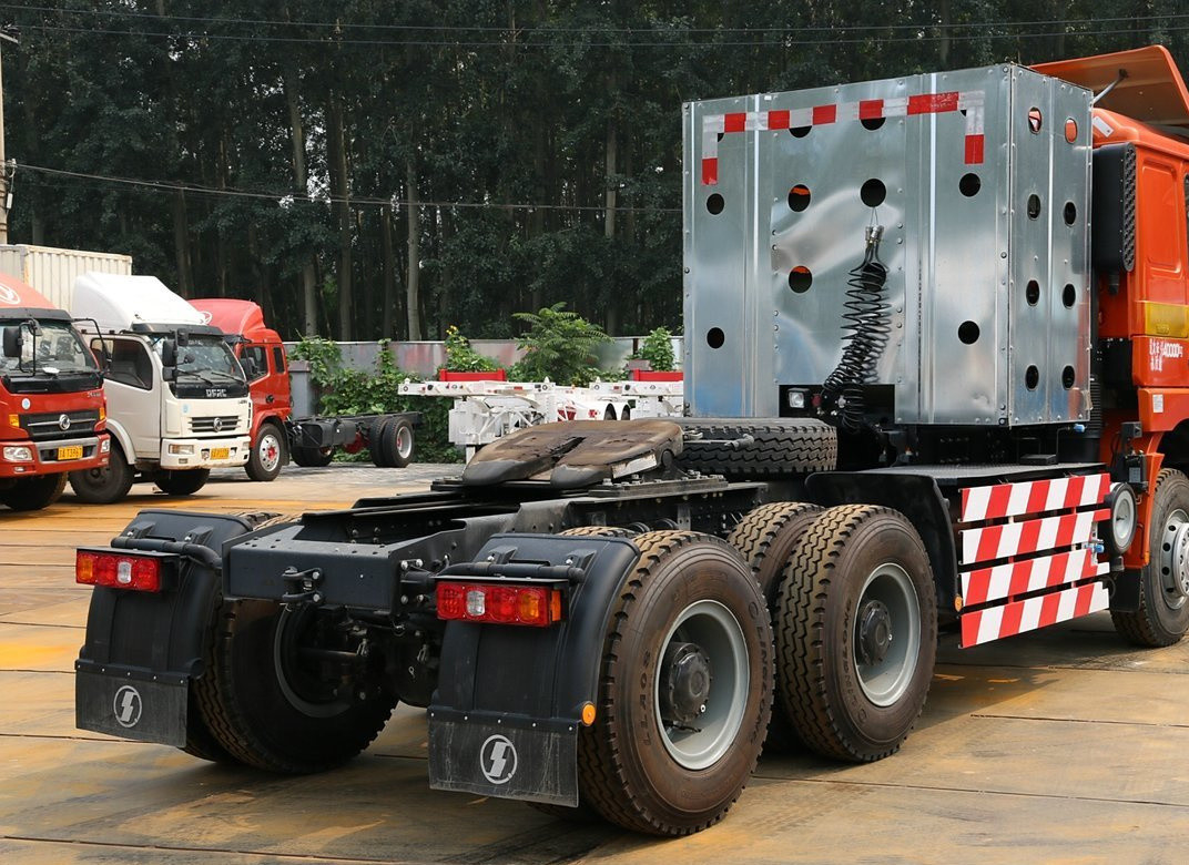Kepala Traktor Truk Shacman Gas Transport Horse 6 * 4 Dengan 3 Axles Weichai 350hp LNG Manual