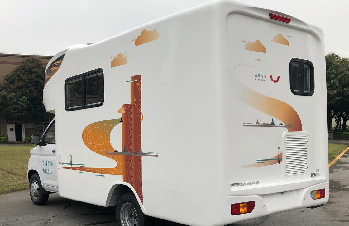 Kotak Truk Kontainer Wuling Mobil Rumah Mobil 5,8 Meter Dengan Toilet Tempat Tidur Nyaman Dan Sofa