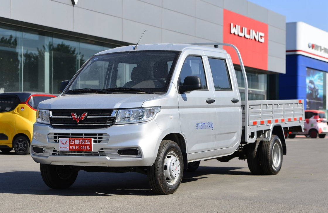Box Truck Cargo Wuling Light Truck Double Cabin 3350mm Wheelbase 4*2 Drive Mode 6 ban