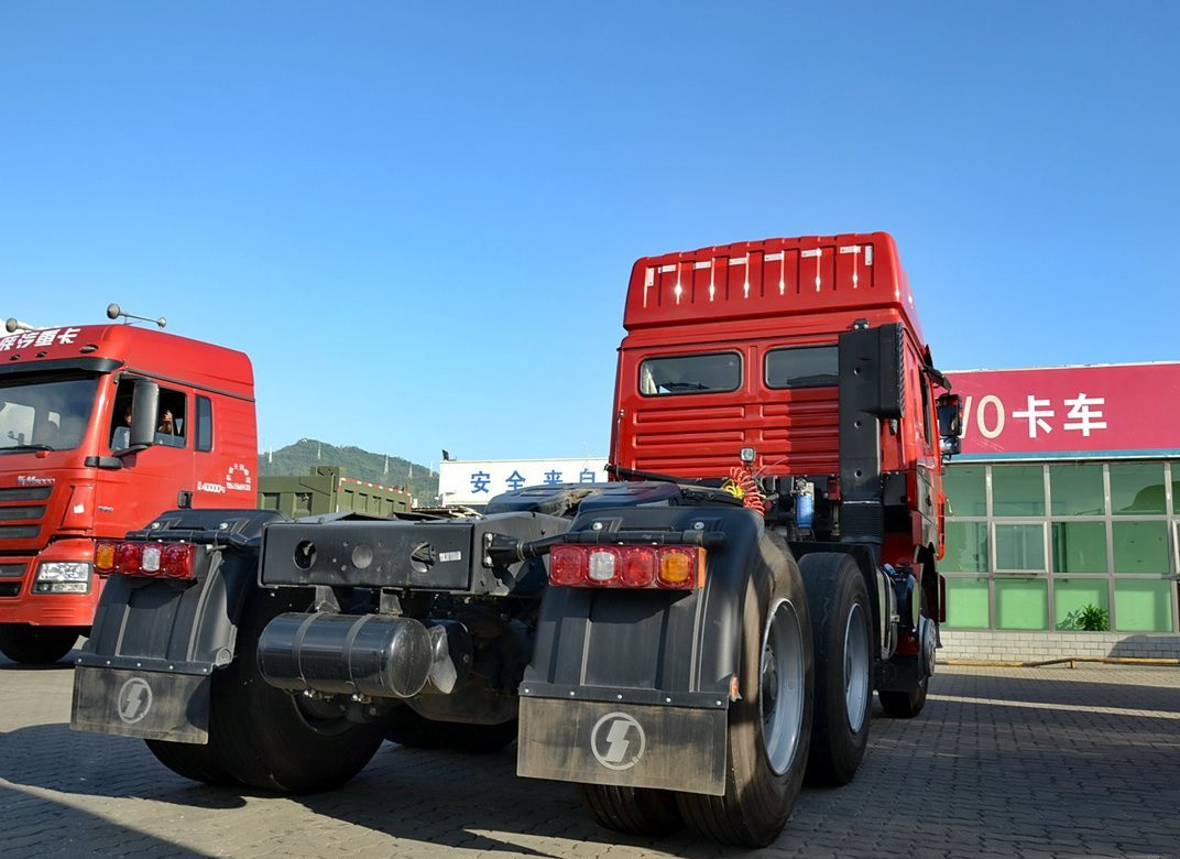 Shacman Traktor Truk F3000 Kabin Atap Tinggi 10 Ban Weichai 375hp LHD/RHD Penggunaan Baik Di Afrika