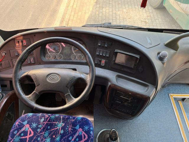 39 kursi YUTONG 2nd hand coach, bus diesel bekas 2010 Tahun Euro III standar emisi