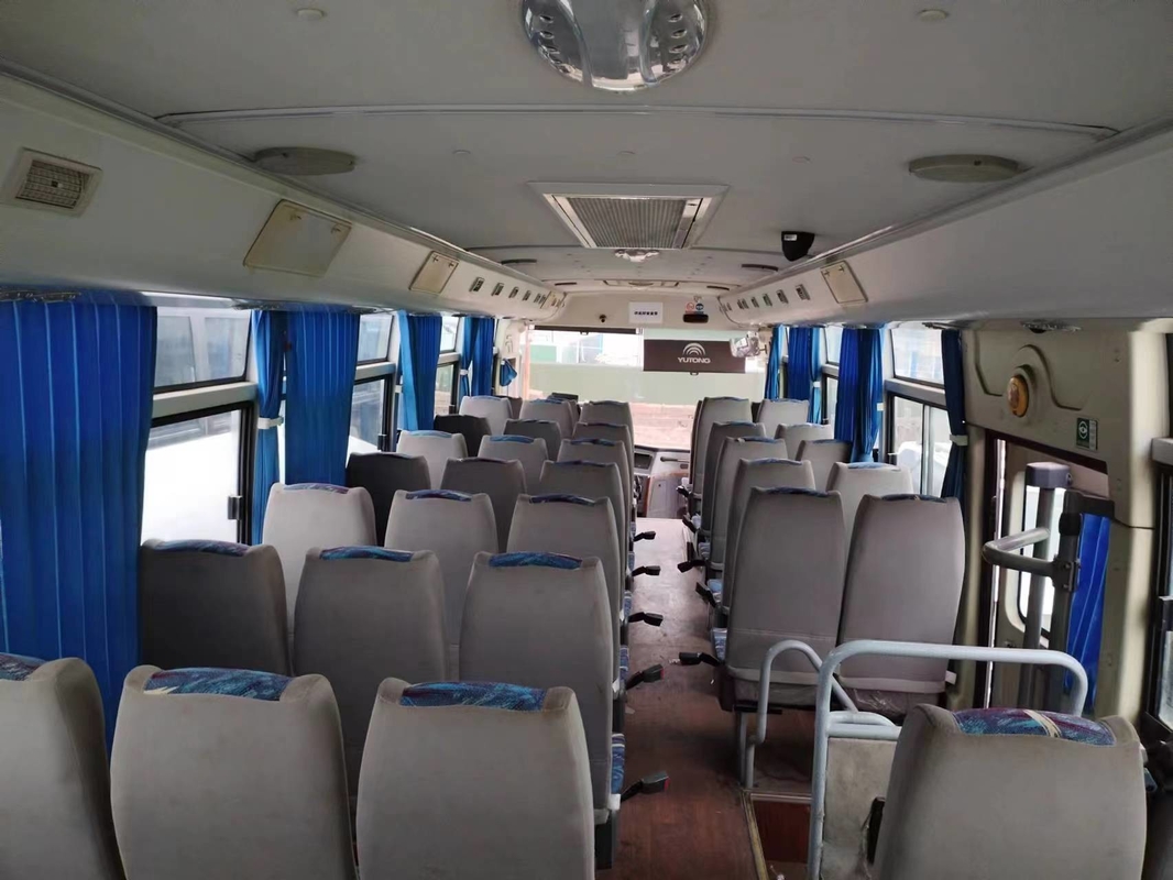 Sepeda motor bekas Yutong 2 By 3 Seat Layout 59 Seater Second Hand Bus 2016 Tahun Baik A/C