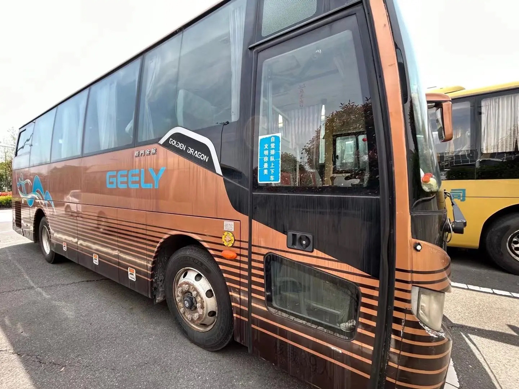 Bus mewah bekas 39 kursi Warna Emas Euro 4 Mesin Yuchai Golden Dragon Bus XML6907
