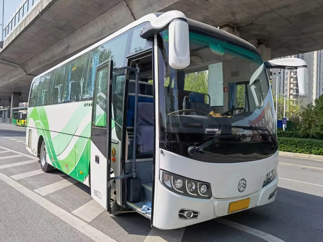 XML6857 33 kursi mesin diesel satu pintu putih dan bus bekas ber-AC