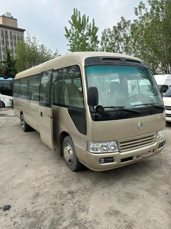 XML6770 28-seater 7,7 meter Golden Dragon Second-Hand Medium Bus Champagne Gold Front Engine