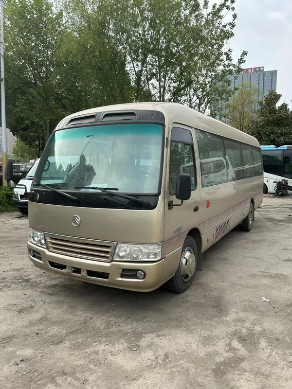 XML6770 28-seater 7,7 meter Golden Dragon Second-Hand Medium Bus Champagne Gold Front Engine