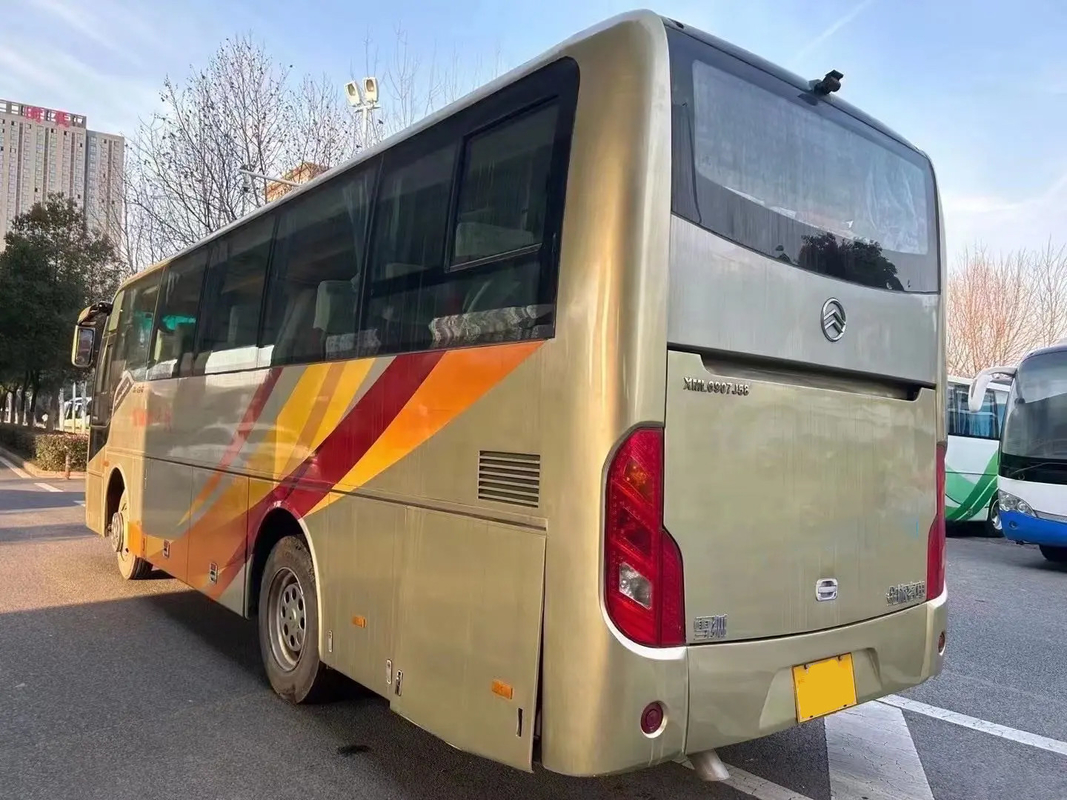 41 kursi AC yang baik, mesin diesel belakang, mewah dan nyaman Bus penumpang bekas
