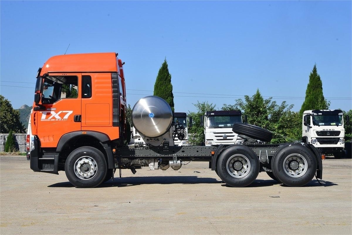 480HP HOWO Traktor Nasional VI Standar Emisi Deflector Belakang Double Axle LNG