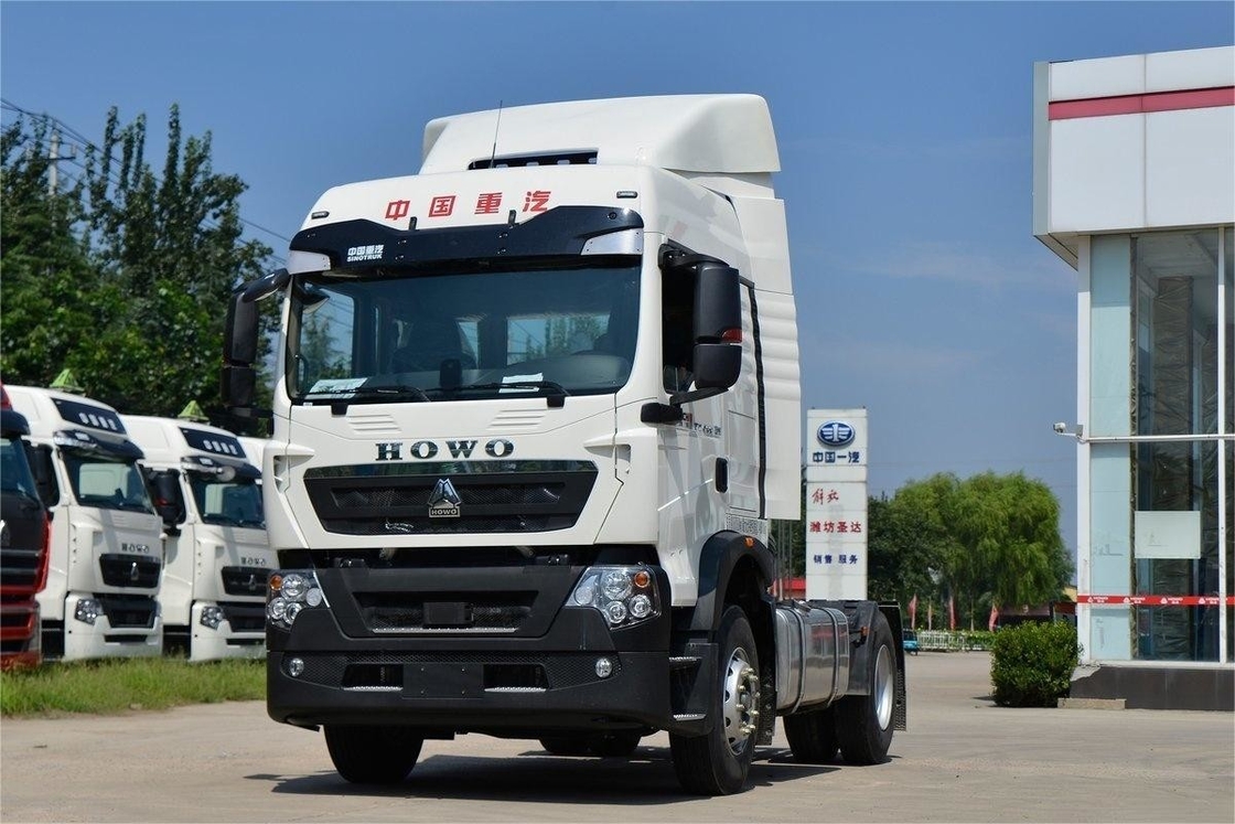HOWO Traktor Truk Standar Emisi Nasional VI Single Axle 350HP Diesel Dengan Deflector