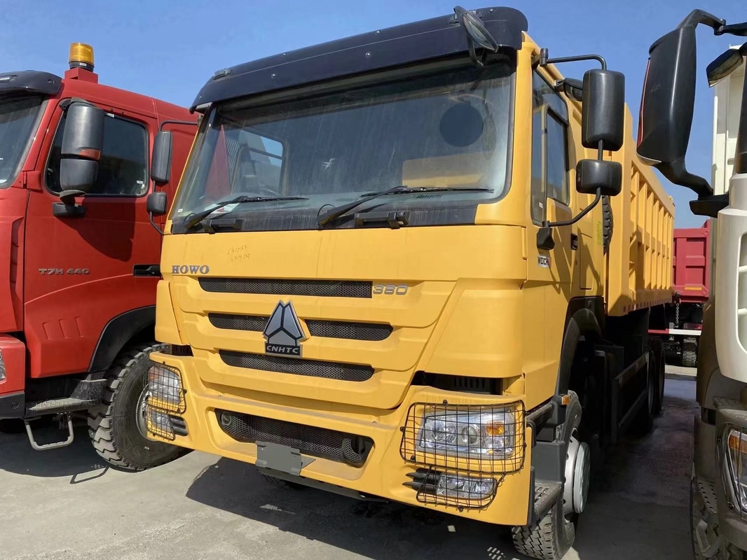 Howo Sino Truck 2023 Warna Kuning 6*4 Drive Mode Weichai 380hp Pengemudi Tangan Kanan Baru