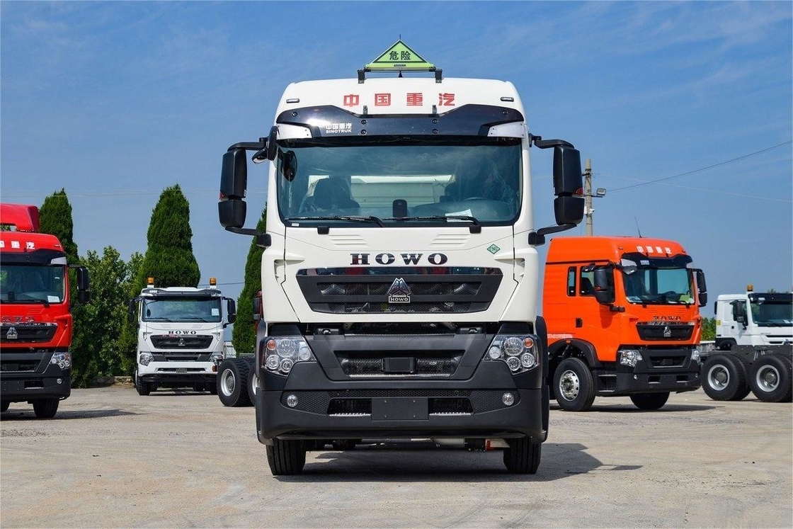 HOWO Truk berat 460HP 6X4 CNG Barang Berbahaya Traktor Nasional VI Delapan roda belakang