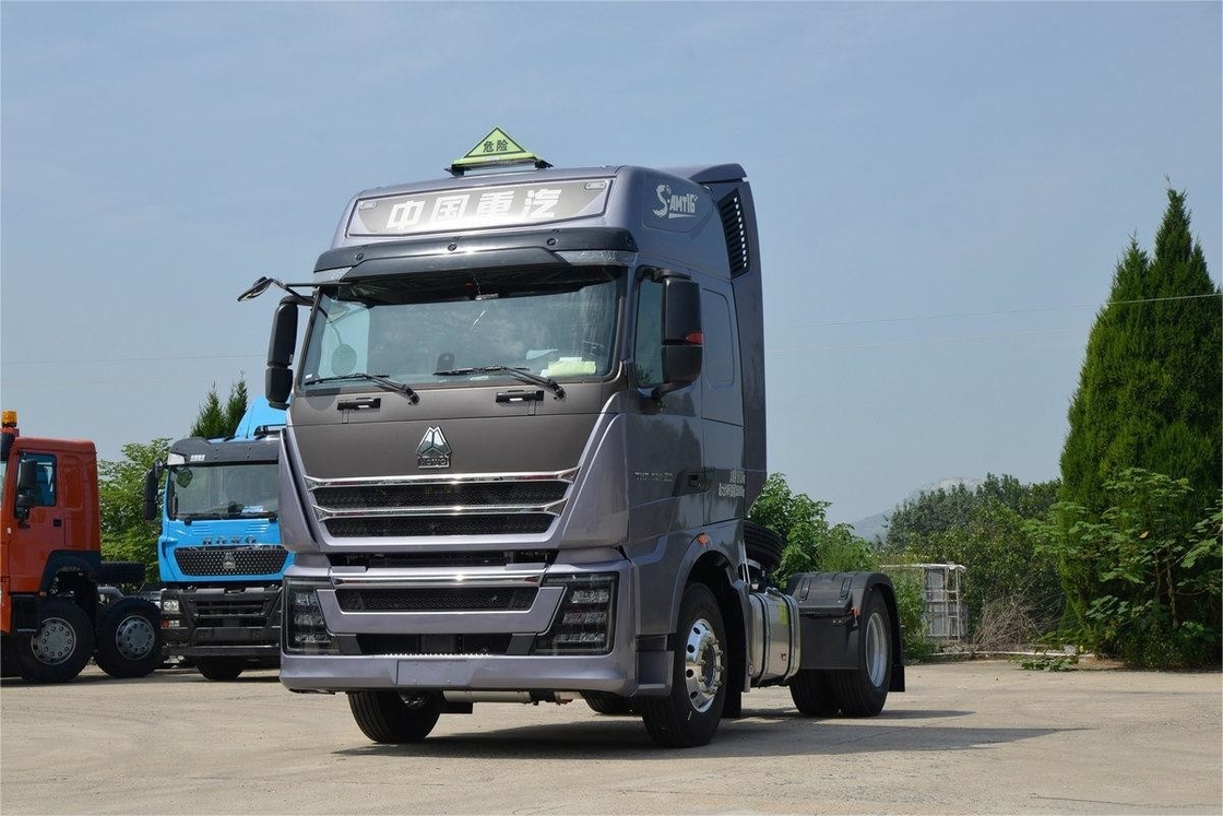 HOWO TH7 Truk 430HP 4X2 AMT Otomatis Barang Berbahaya Traktor Fairing Side Flow Panel