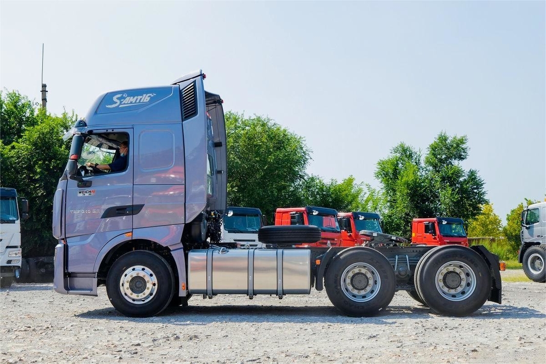 HOWO TH7 Truk 610HP 6*4 AMT Otomatis Barang Berbahaya Traktor Truk Deflector atap tinggi