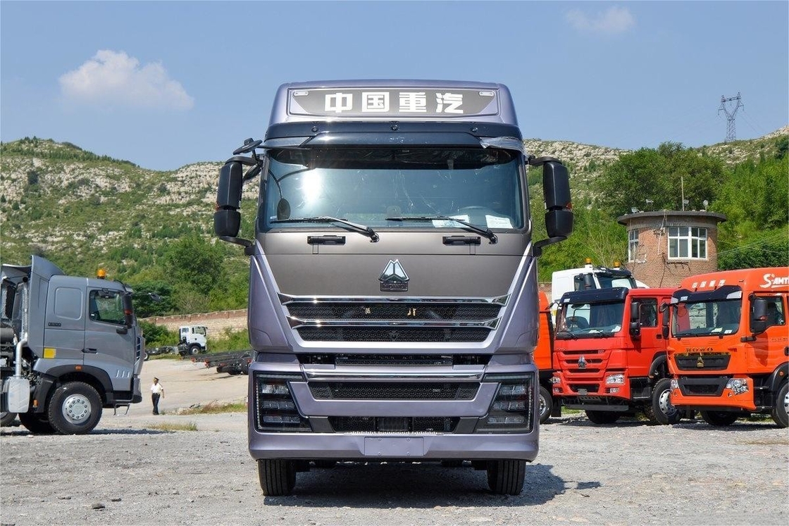 HOWO TH7 Truk 610HP 6*4 AMT Otomatis Barang Berbahaya Traktor Truk Deflector atap tinggi