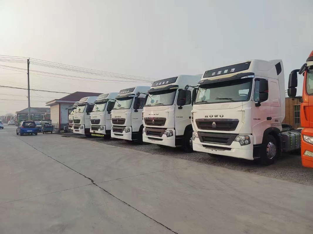 Digunakan Sino Truck Howo 10 Roda T7H Traktor Kepala Pria Mesin 480hp Kabin atap tinggi Dengan A / C