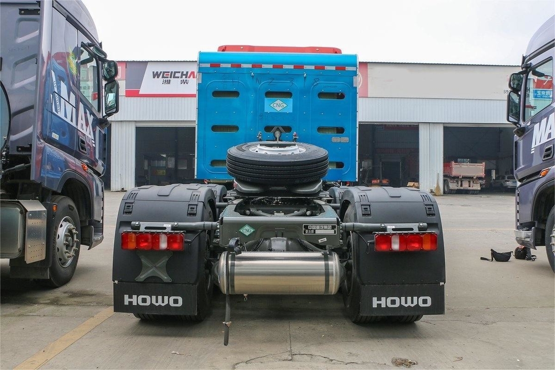 460hp HOWO Truk berat 6X4 CNG Belakang Double Axle Belakang Delapan Roda Traktor Nasional VI