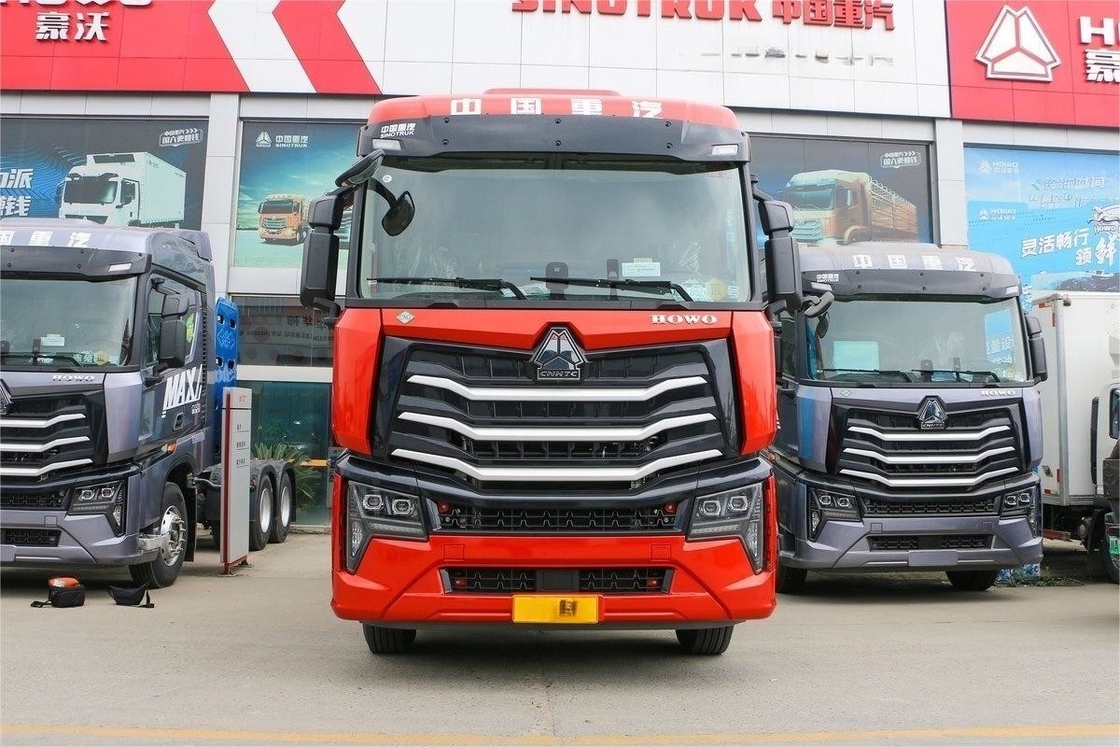460hp HOWO Truk berat 6X4 CNG Belakang Double Axle Belakang Delapan Roda Traktor Nasional VI