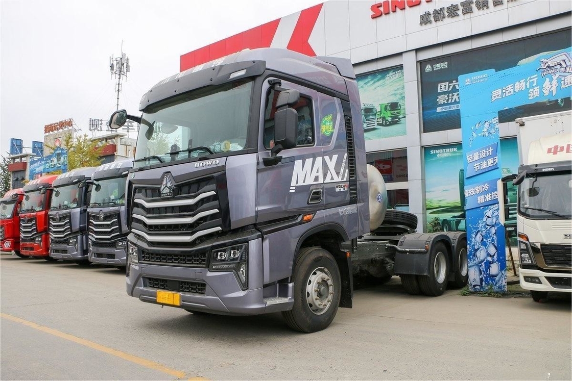 HOWO Max Heavy Truck Light Luxury Versi Lantai Tinggi 480HP 6X4 Traktor LNG