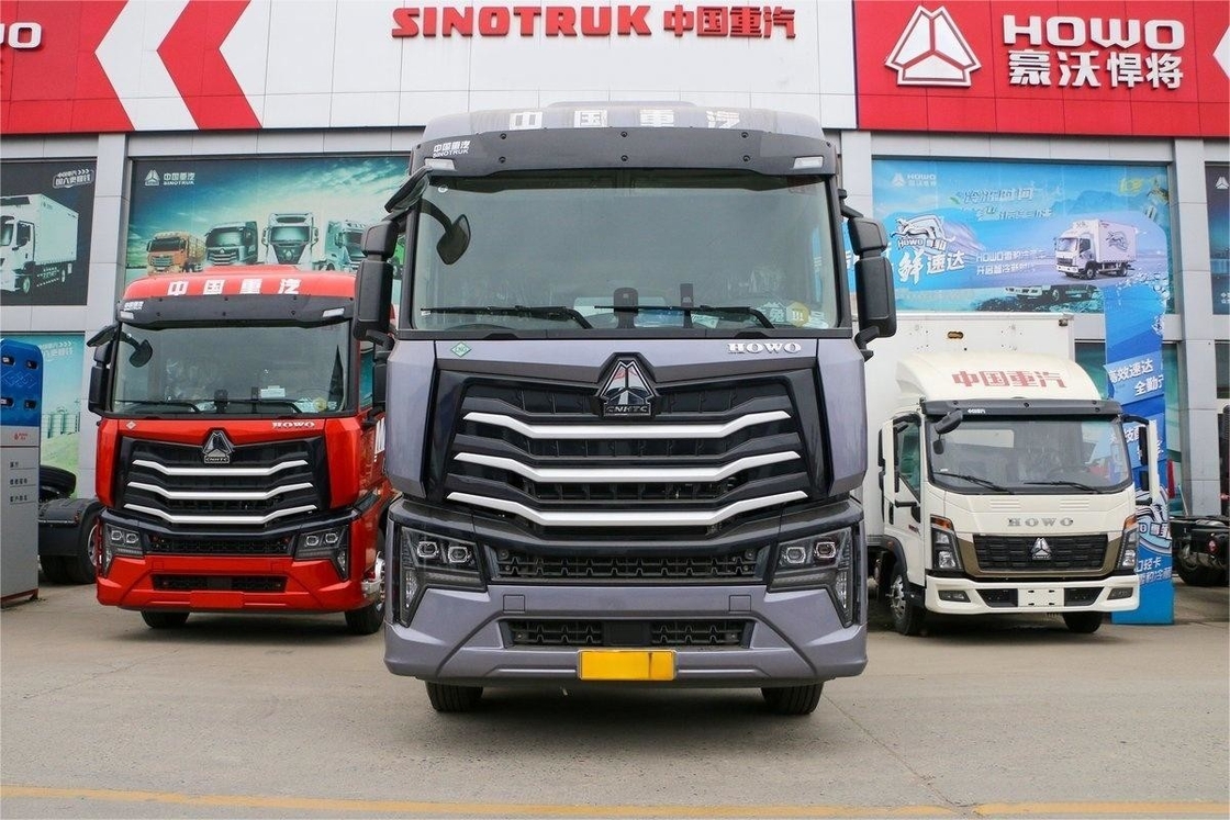 HOWO Max Heavy Truck Light Luxury Versi Lantai Tinggi 480HP 6X4 Traktor LNG