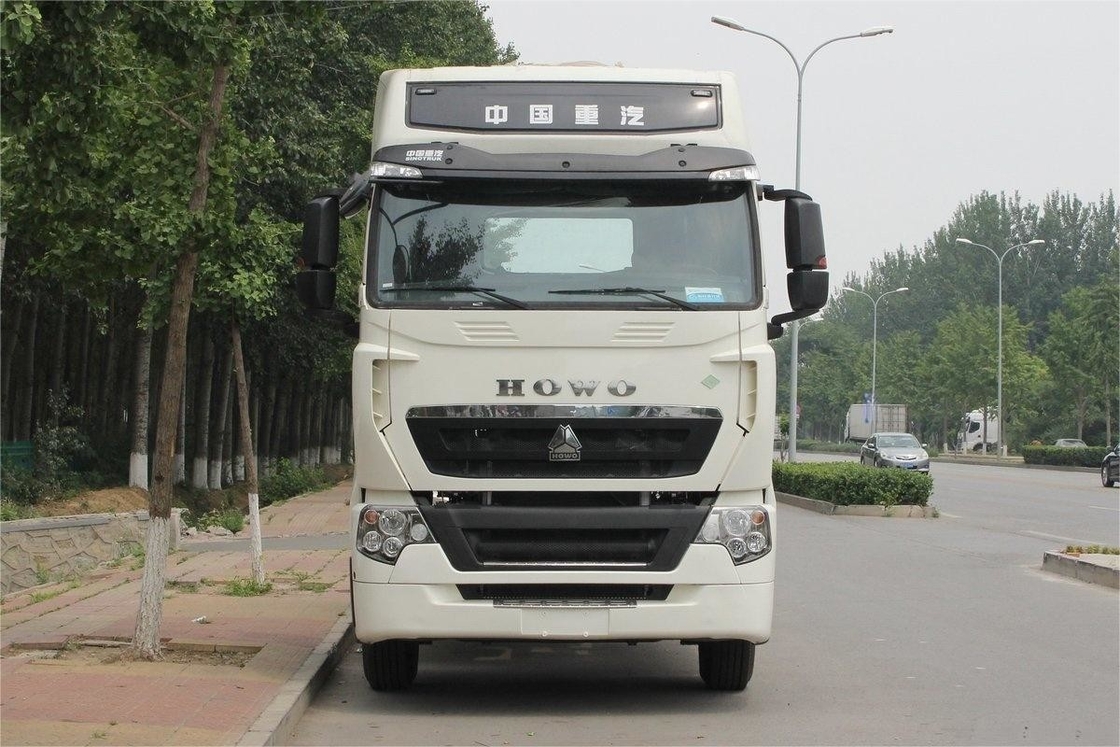 Half-Seat Row HOWO T7H Heavy Truck High Roof Deflector Side Wind Panel 440 HP 4X2 Traktor LNG
