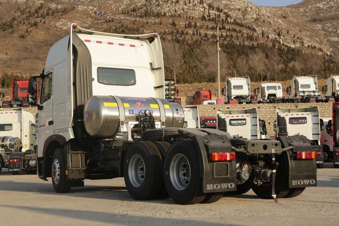 HOWO Truk Berat Deflector Side Wind Vane 440HP 6X4 LNG Traktor Nasional VI (13T Axle Belakang)