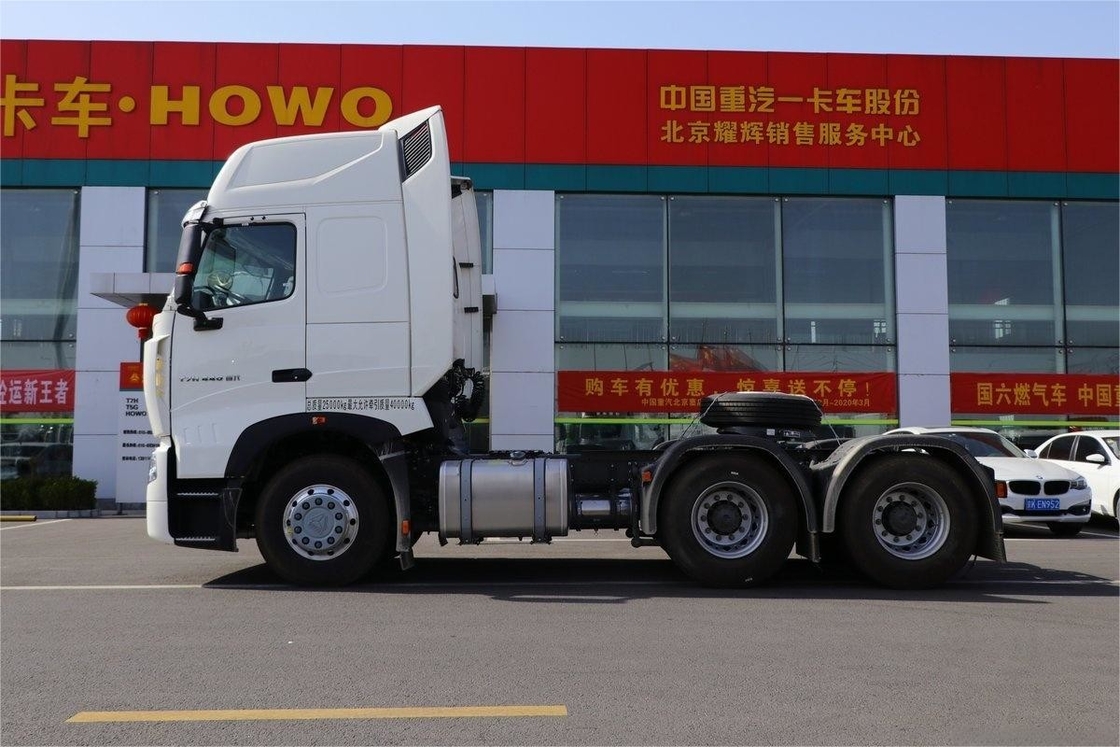 T7H Truk Berat Dengan AC Deflektor Buffer Hidraulik 6X4 Traktor Barang Berbahaya
