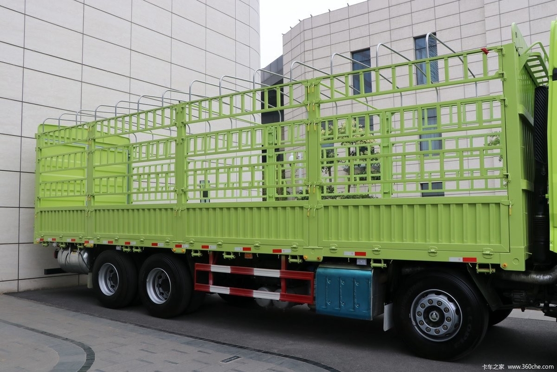 Jiefang Heavy Fence Truck Green Body High Roof 460HP 8X4 9.4m 12 speed truk diesel