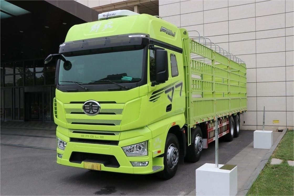 Jiefang Heavy Fence Truck Green Body High Roof 460HP 8X4 9.4m 12 speed truk diesel