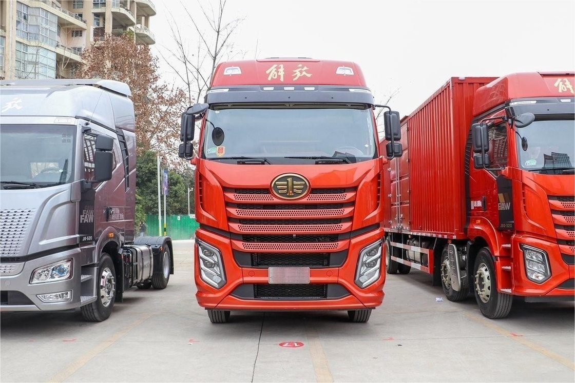 FAW Jiefang Fence Truck Large Row Half Seat 560HP 8X4 9.4m AMT Otomatis Transmisi