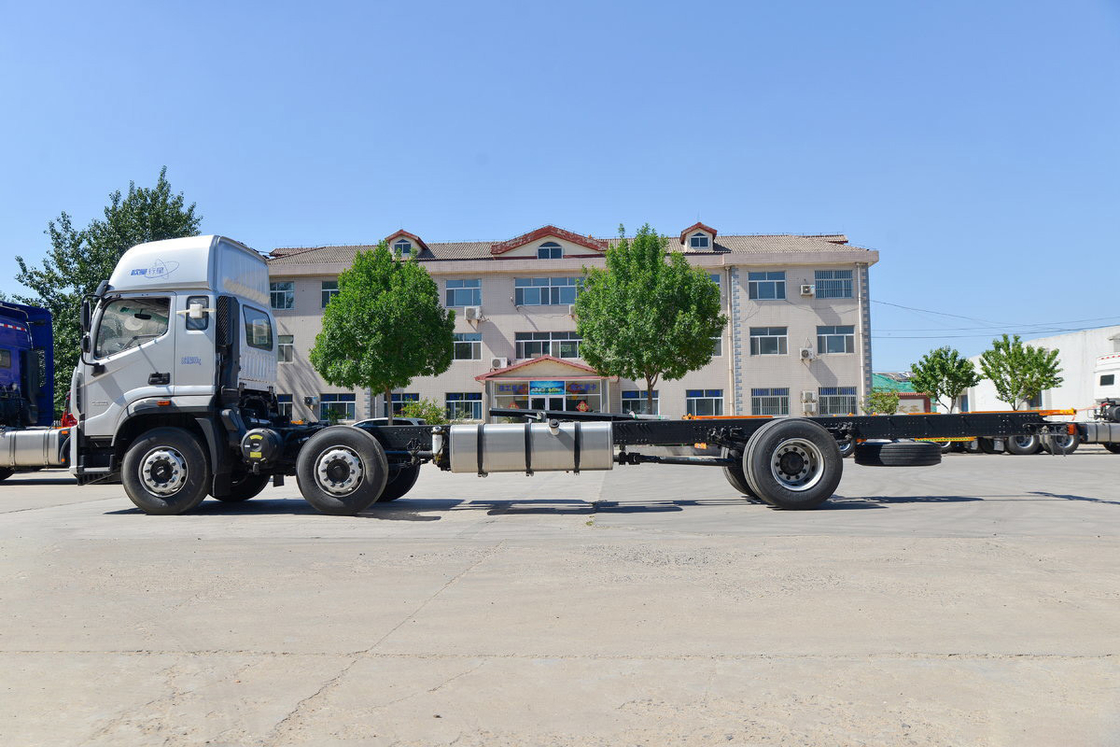 Single Row And Half Seats Foton Auman Truck High Roof Diesel 245HP 6X2 8.6m Chassis Truk