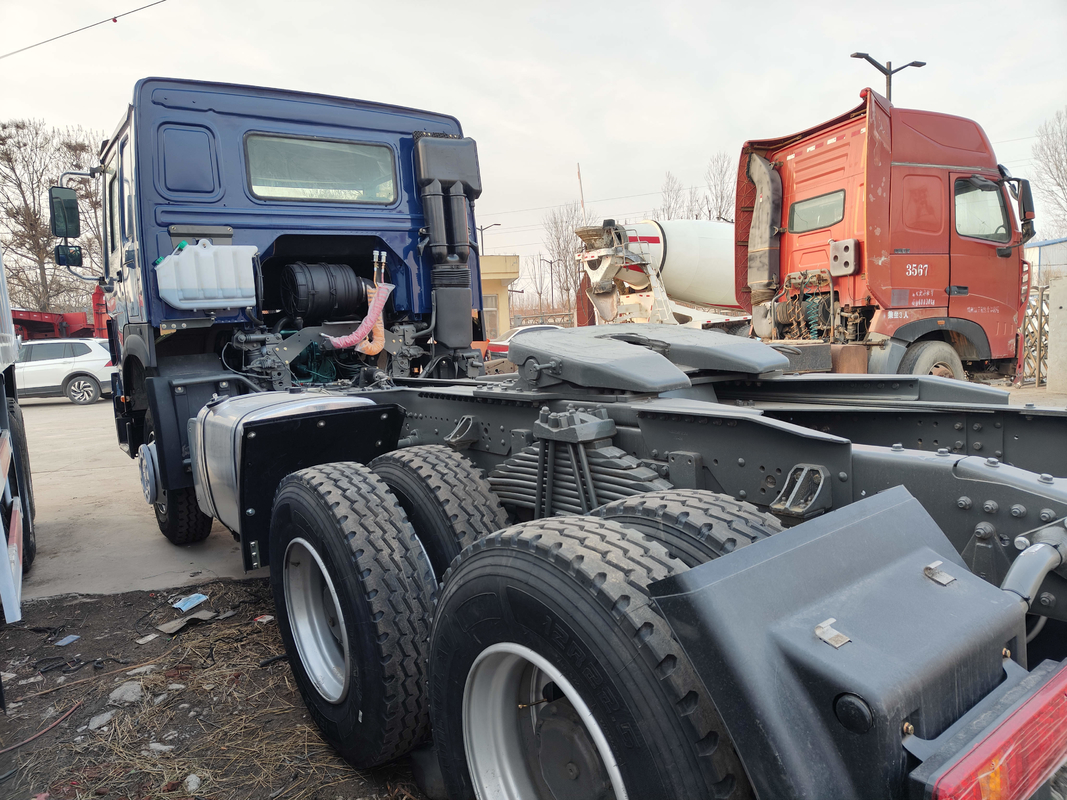 Truk Traktor Sino Digunakan dari Cina Mesin Diesel 371hp Truk Truk Howo Transportasi Berat