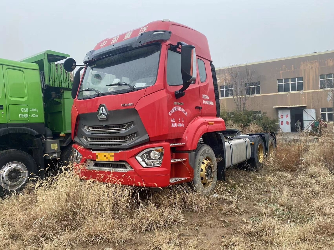 Sino Truck Leaf Spring Weichai 440hp Mesin kuat Hohan Traktor Kepala 6 * 4 atap tinggi Dengan A / C