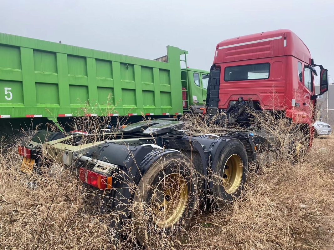 Sino Truck Leaf Spring Weichai 440hp Mesin kuat Hohan Traktor Kepala 6 * 4 atap tinggi Dengan A / C