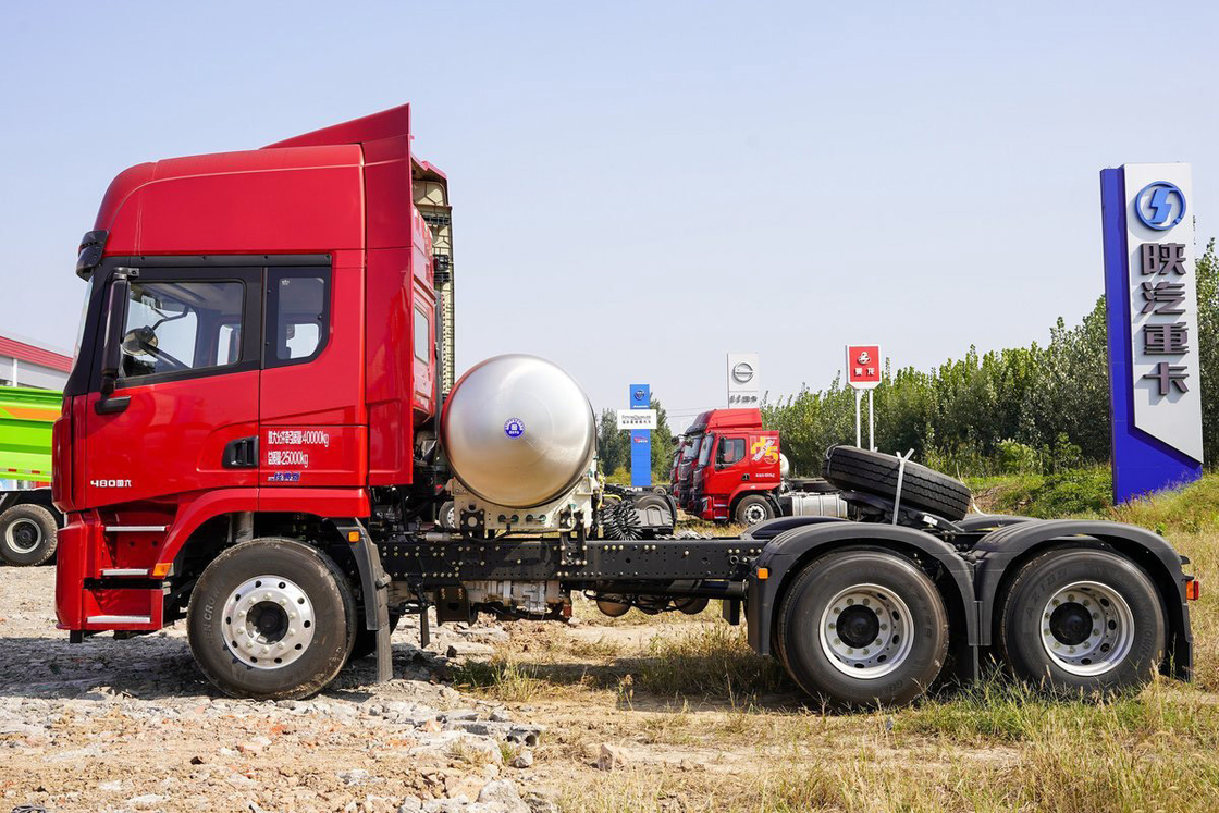 Shacman Traktor Truk Euro 6 Belakang Double Axle Belakang Delapan Roda 480HP 6X4 LNG Airbag Seat