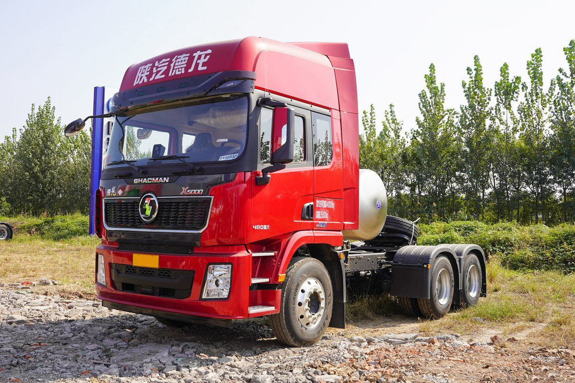 Shacman Traktor Truk Euro 6 Belakang Double Axle Belakang Delapan Roda 480HP 6X4 LNG Airbag Seat