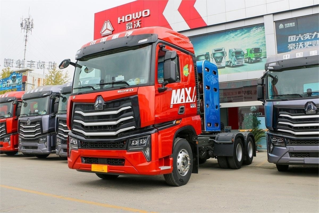 460hp HOWO Truk berat 6X4 CNG Belakang Double Axle Belakang Delapan Roda Traktor Nasional VI