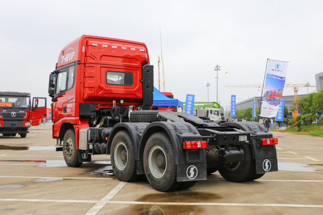 Air conditioned Air Deflector Air Bag Shock-Absorbing Seat Diesel 550HP Shacman Traktor Berat