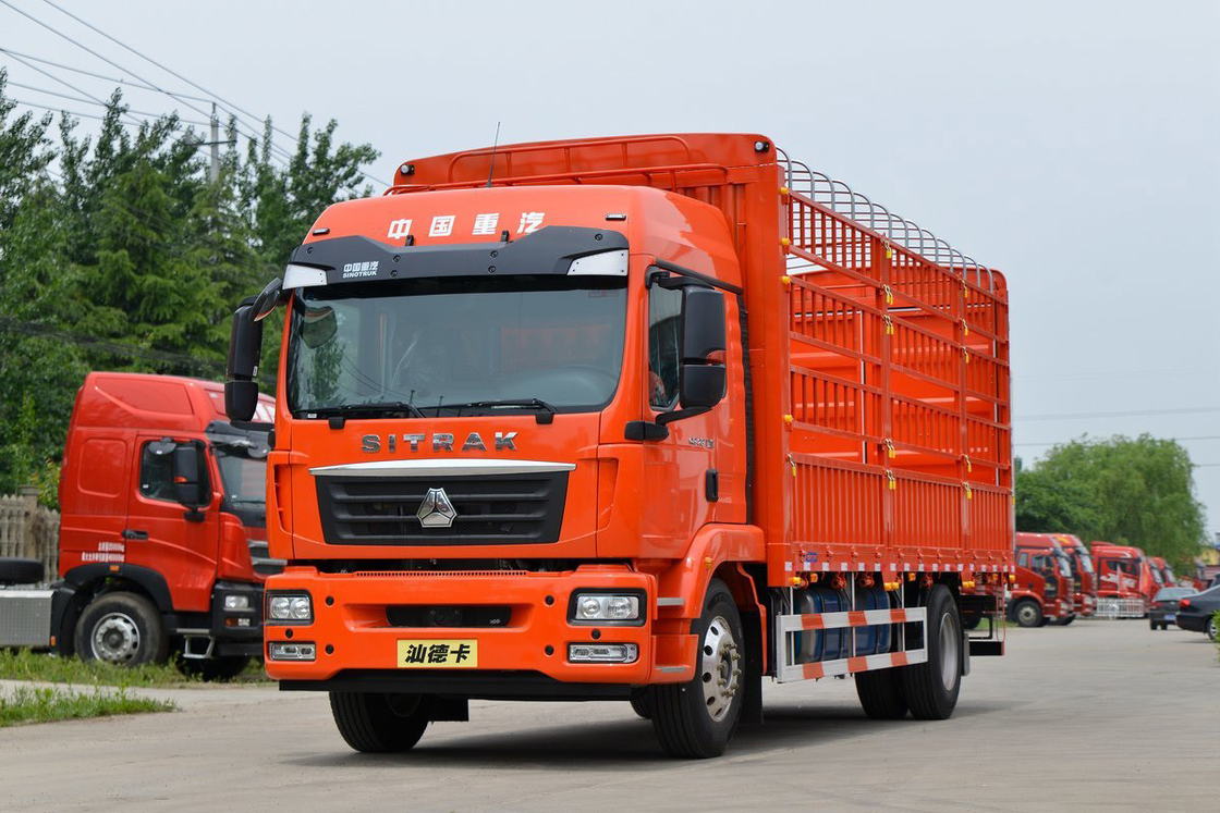 Orange Body AMT High Roof Air Deflector Diesel 8 Kecepatan 250HP 6.8m Sitrak Fence Truck