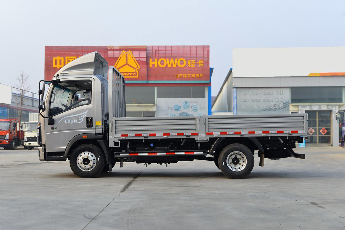 Sinotruk Howo Light Truck Titan Seri 150HP 4.15m Single Row Fence Silver Body Single Row Seats